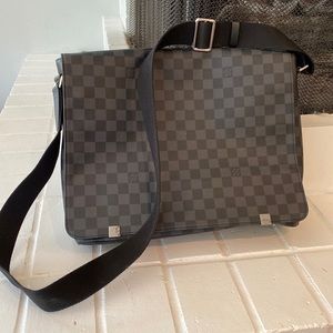 New Price! Louis Vuitton District Messenger Shoulder Bag Iconic LV Logo Monogram